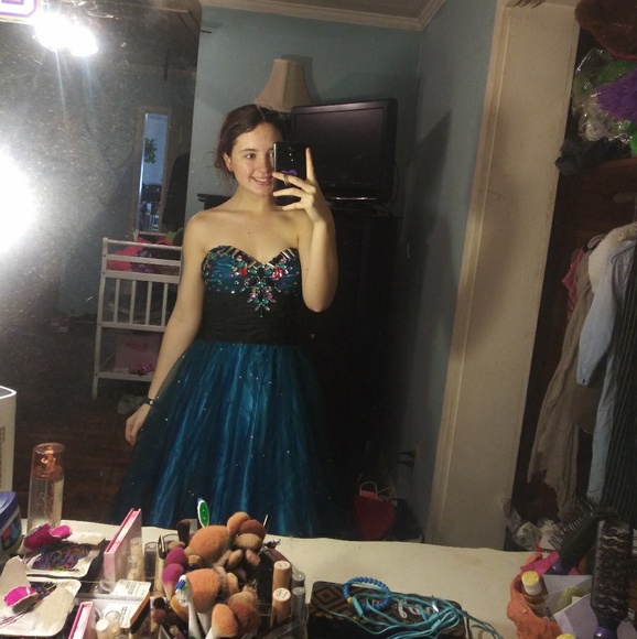 Prom/ Military Ball Dress - Picture 3 of 3